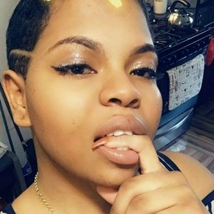 Meet your Posher, Jewella